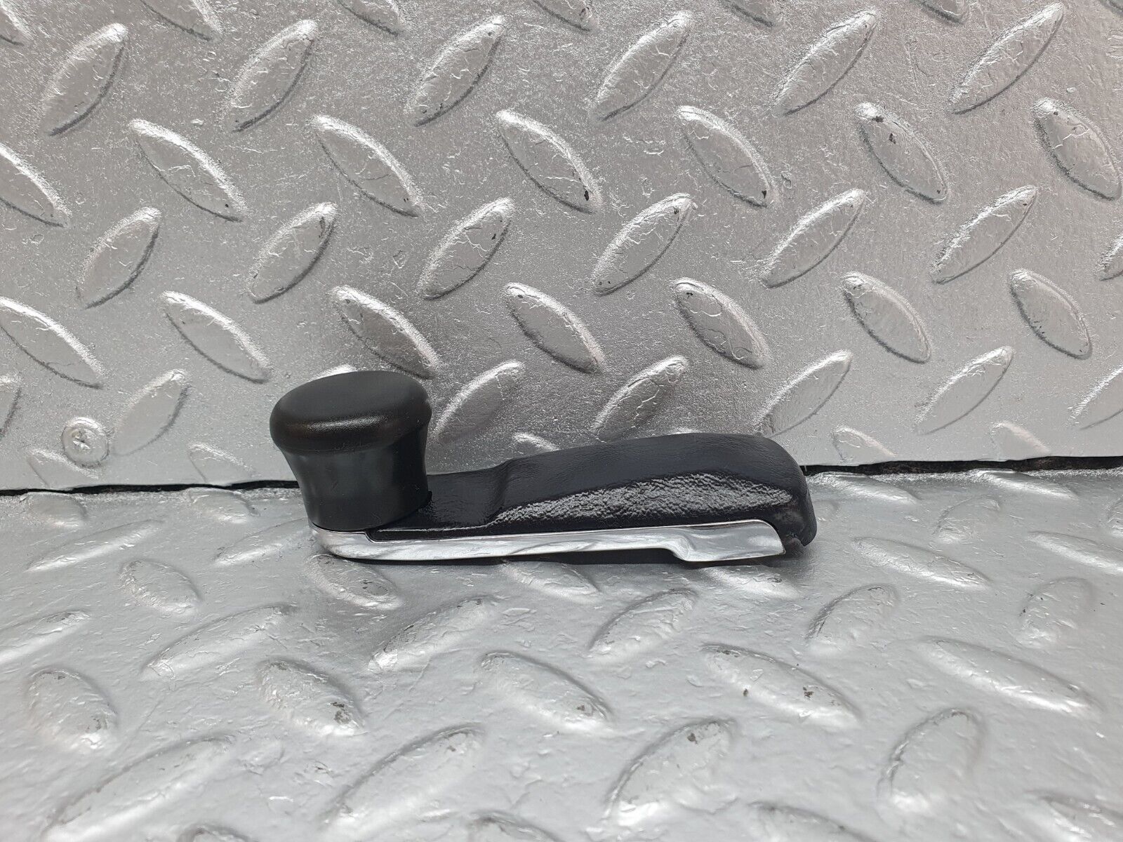 42702 Mercedes-Benz W201 190 2.0L Window Lifter Crank Handle
