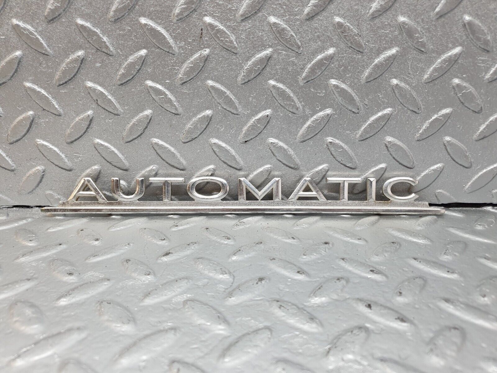 43183 Mercedes-Benz W108 280SE Trunk Badge Emblem Automatic