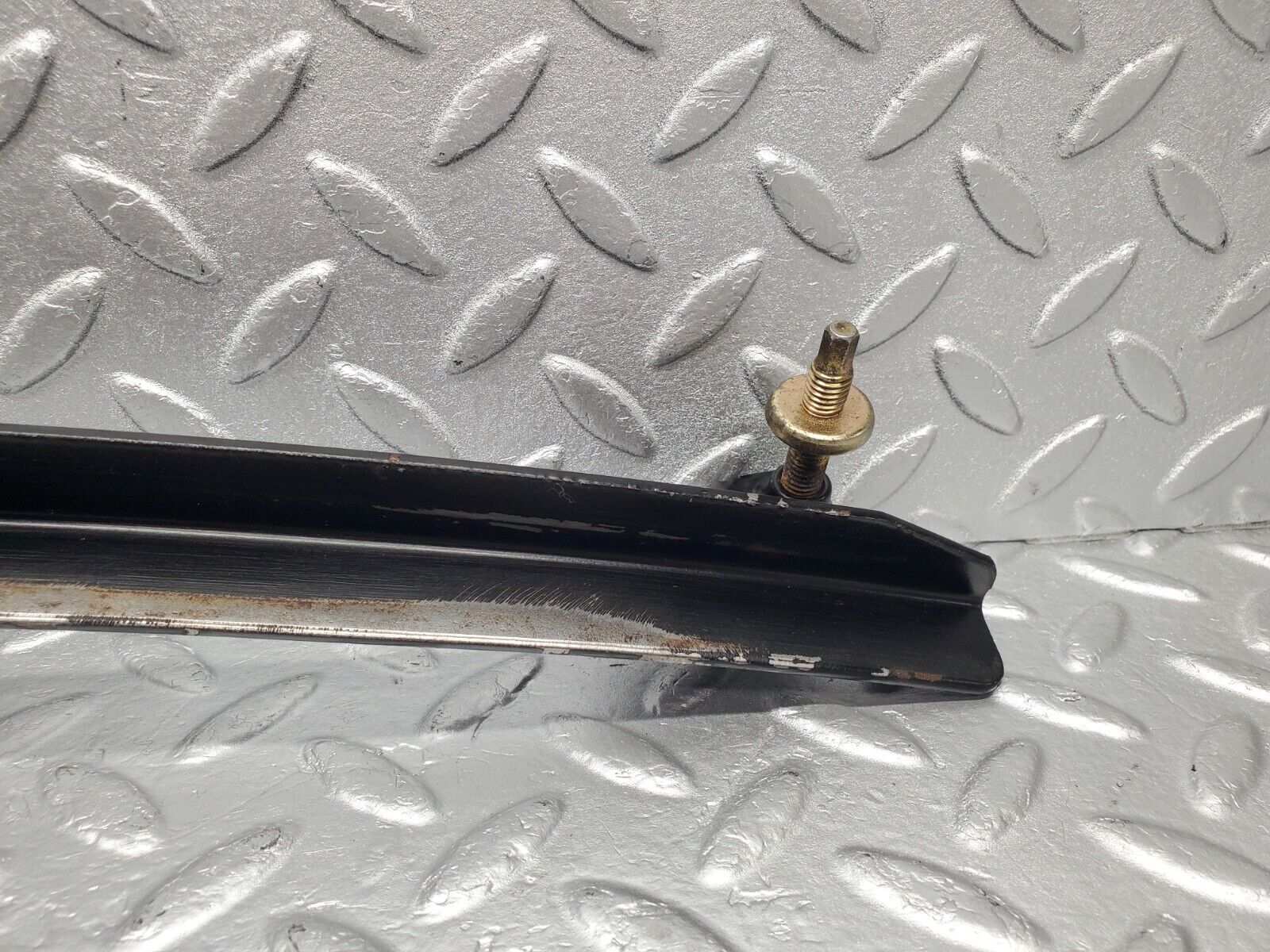 46763 Mercedes-Benz R129 320SL Coupe Front Right Window Channel