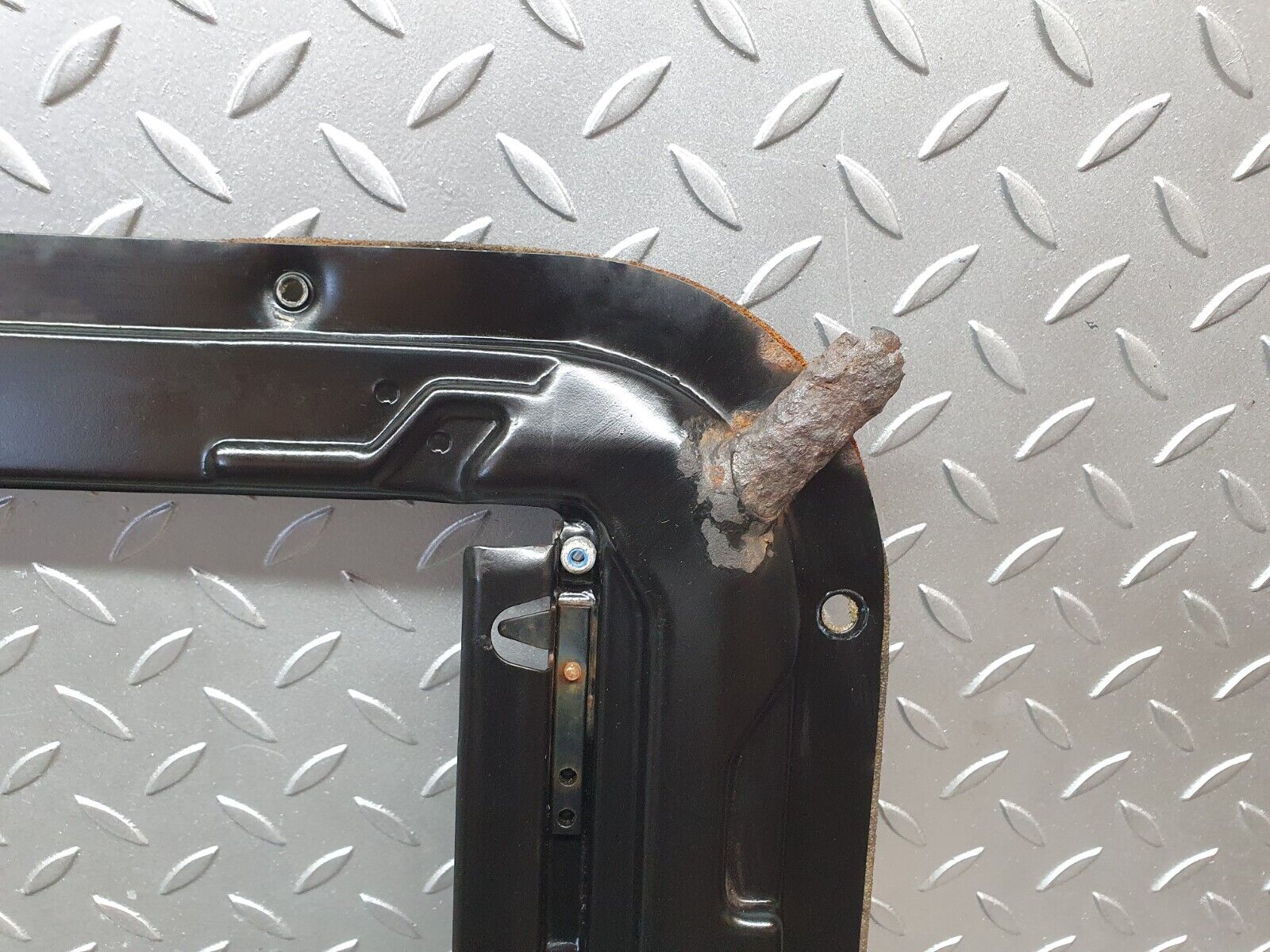 43818 Mercedes-Benz C126 380SEC Coupe Power Sunroof Frame