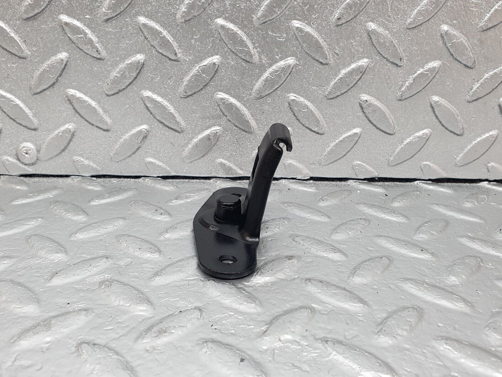 43576 Mercedes-Benz C126 380SEC Coupe Trunk Lock Latch