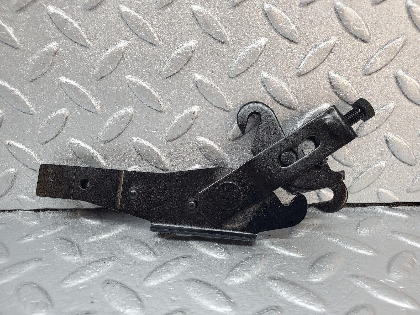 45936 Mercedes-Benz W126 420SE Handbrake Adjusting Handbrake Regulator