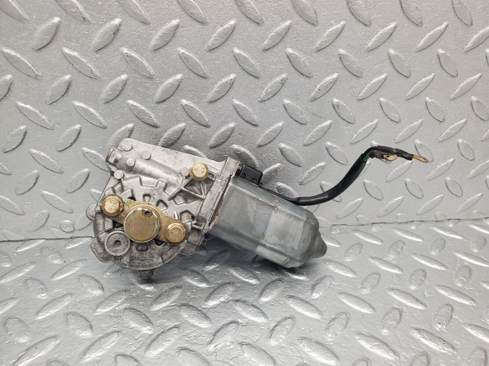 46136 Mercedes-Benz W124 Front Right Window Regulator Motor 0130821285