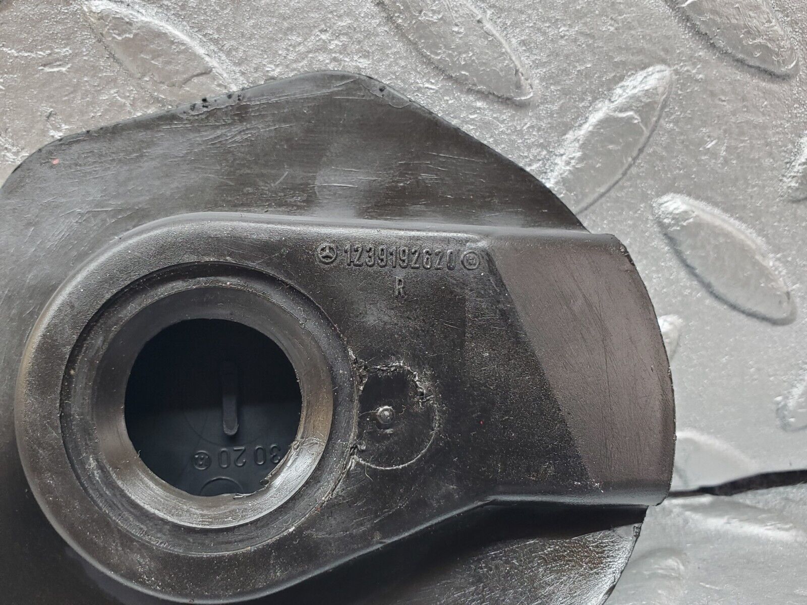 44463 Mercedes-Benz W123 280E Seat Belt Runner Cover Trim 2x Black 1239192520 1239192920 1239192620 1239193020