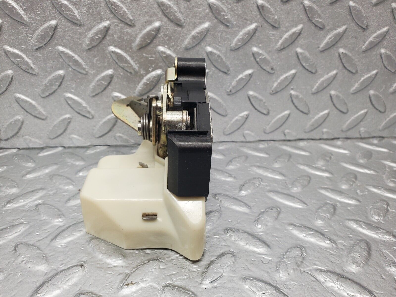 46255 Mercedes-Benz W124 280E Rear Right Door Lock Mechanism