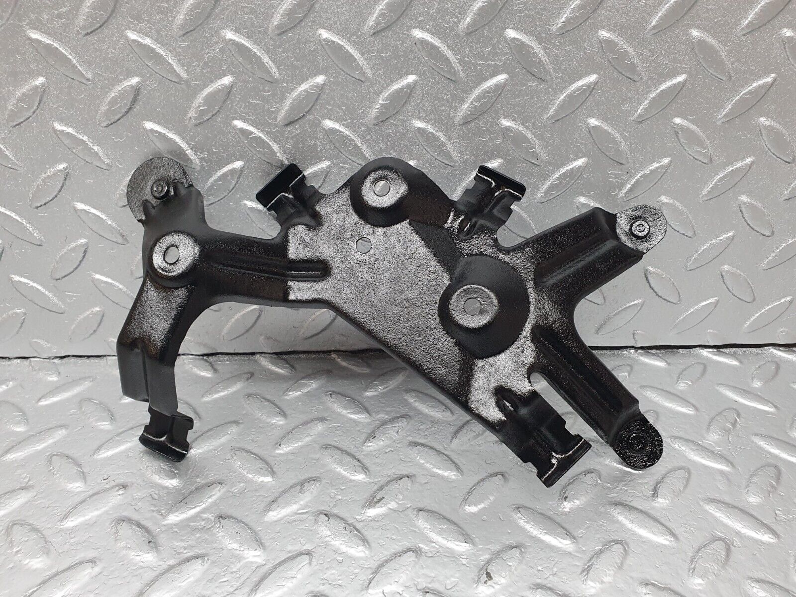 42121 Mercedes-Benz W202 C200 Fuel Pump Bracket