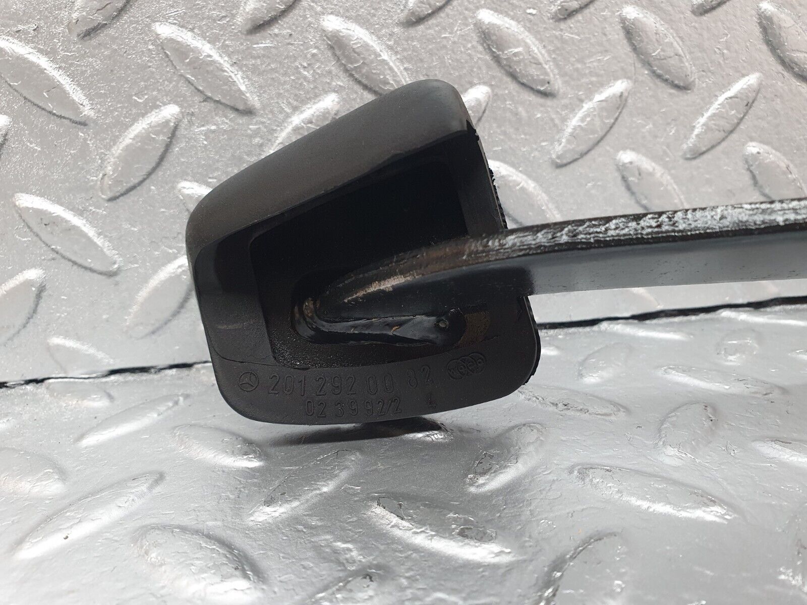 42698 Mercedes-Benz W201 190 2.0L Brake Pedal With Rubber 2012920082