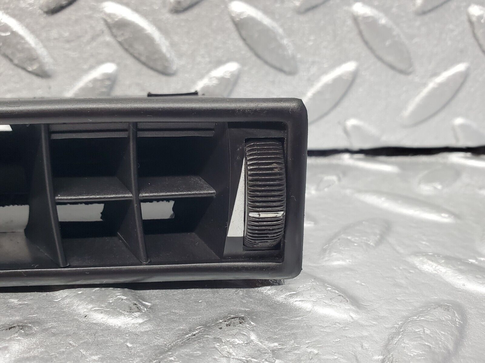 45963 Mercedes-Benz W126 420SE Dashboard Air Vent Left Side 1268310742