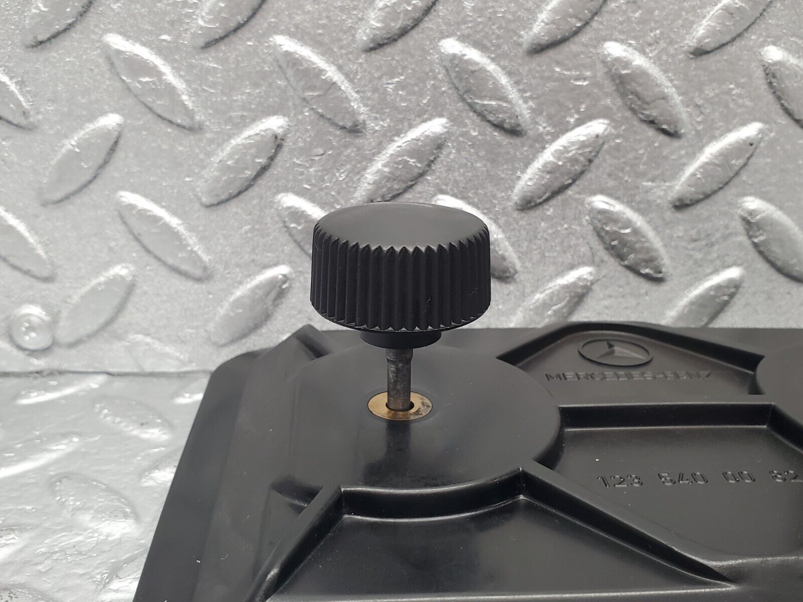 46361 Mercedes-Benz C123 280CE Coupe Fuse Box Cover Lid 1235400082