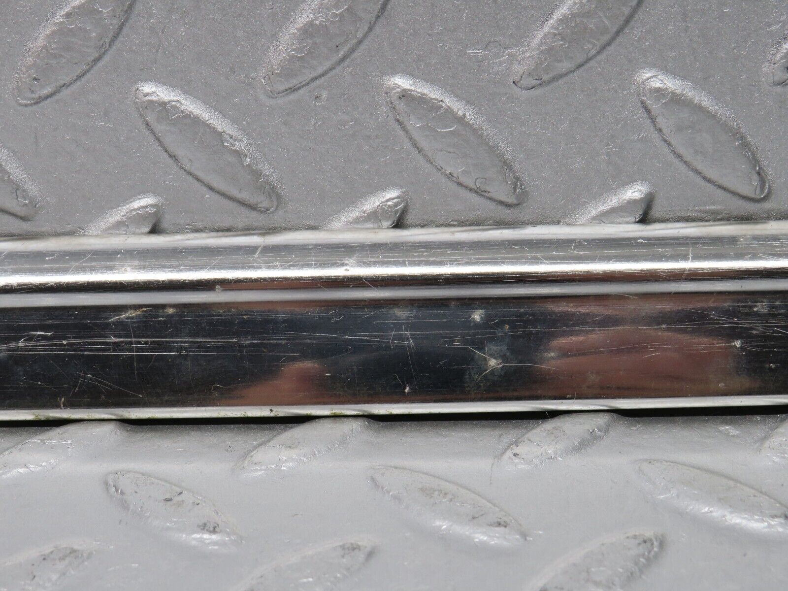 39107 Mercedes-Benz R107 500SL Right Door Chrome Trim
