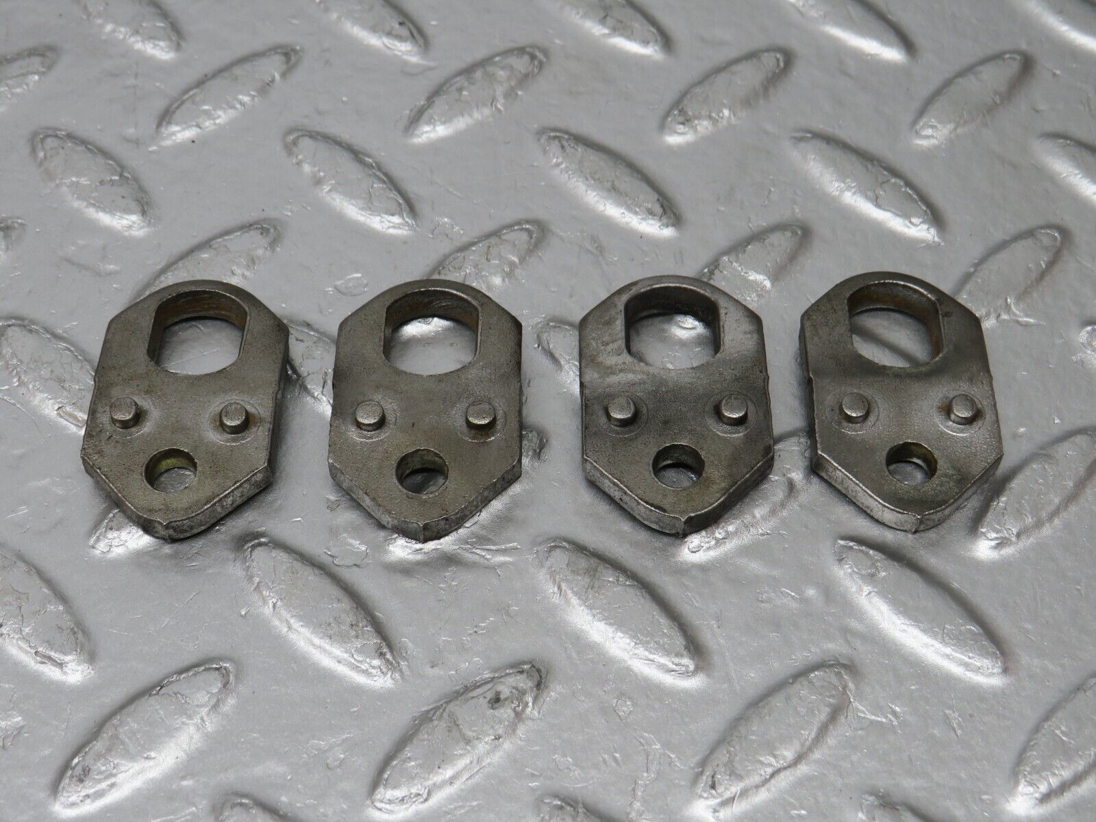 32737 Mercedes-Benz C107 R107 Fuel Injector Bracket Holder 4x