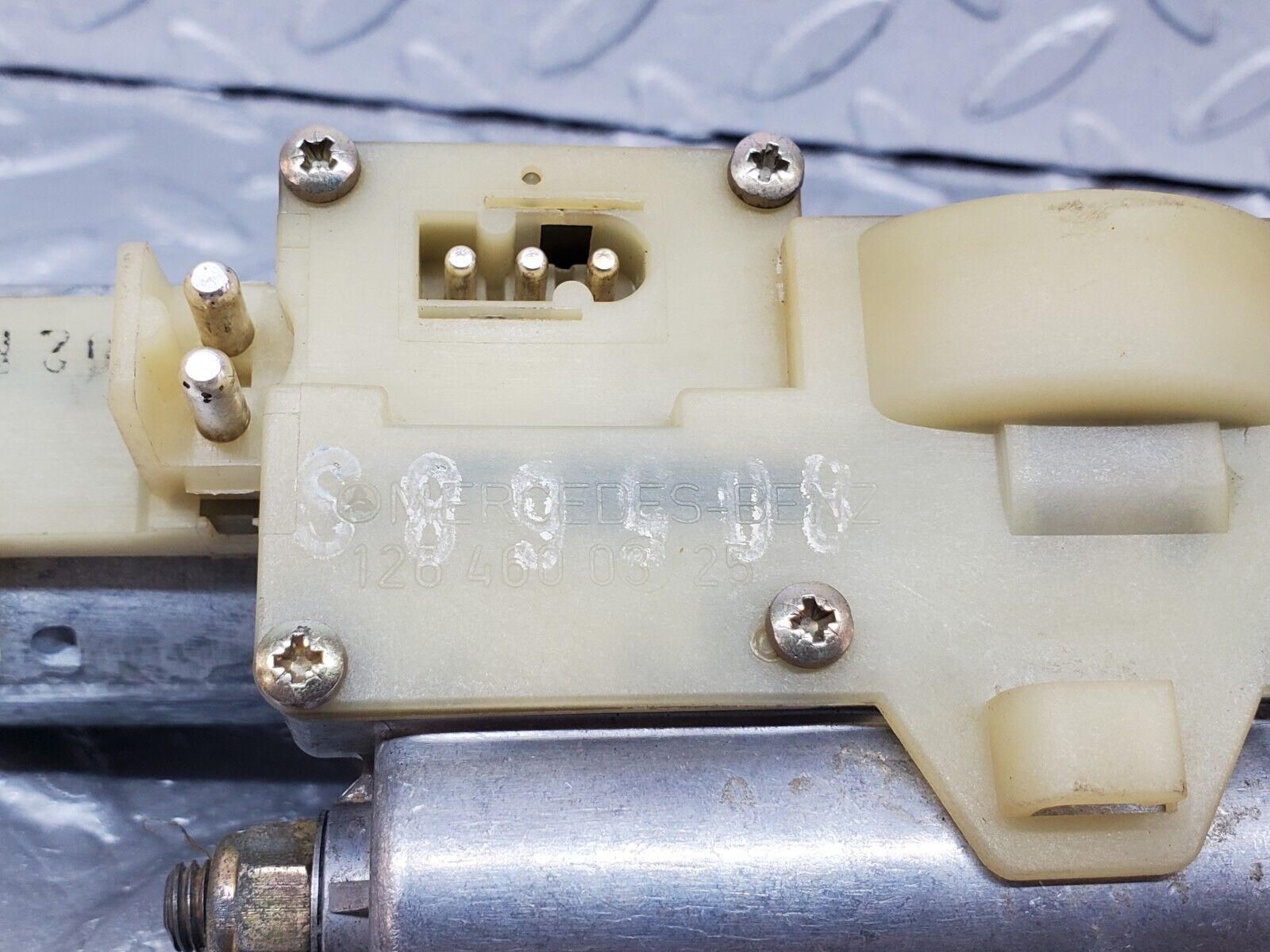 45637 Mercedes-Benz W126 420SE Steering Column Adjustment Motor 1264600325