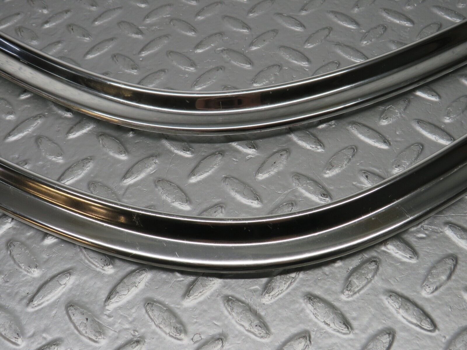 39864 Mercedes-Benz R107 350SL Soft Top Cover Chrome Trim