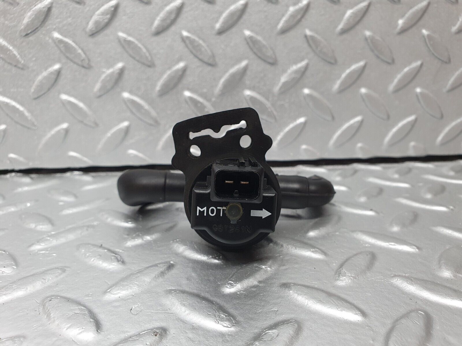 41820 Mercedes-Benz W202 C200 Fuel Regeneration Vacuum Valve 0004701693