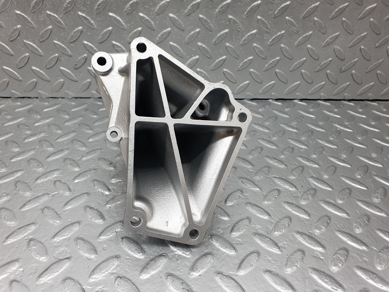 43602 Mercedes-Benz C126 380SEC Coupe Alternator Generator Bracket 1171550735