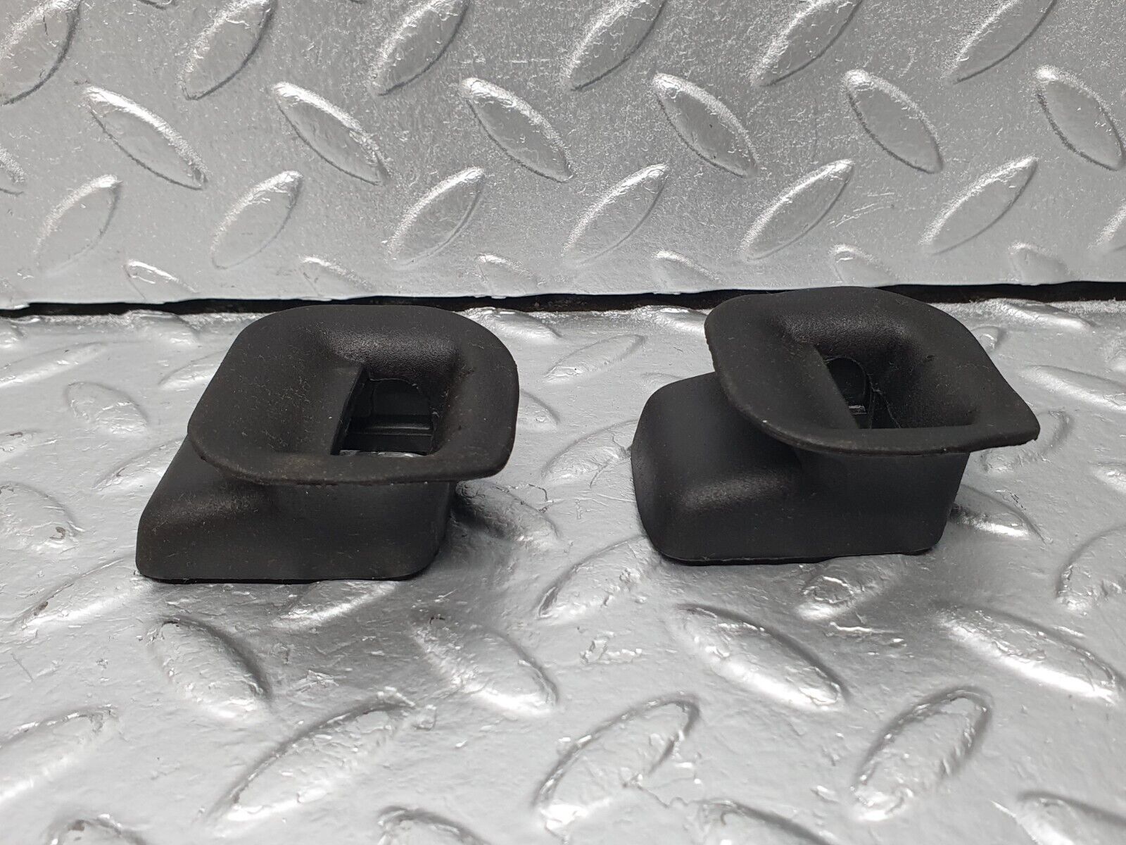 41878 Mercedes-Benz W202 C200 Front Door Check Strap Rubber Seal 2x 2027272430