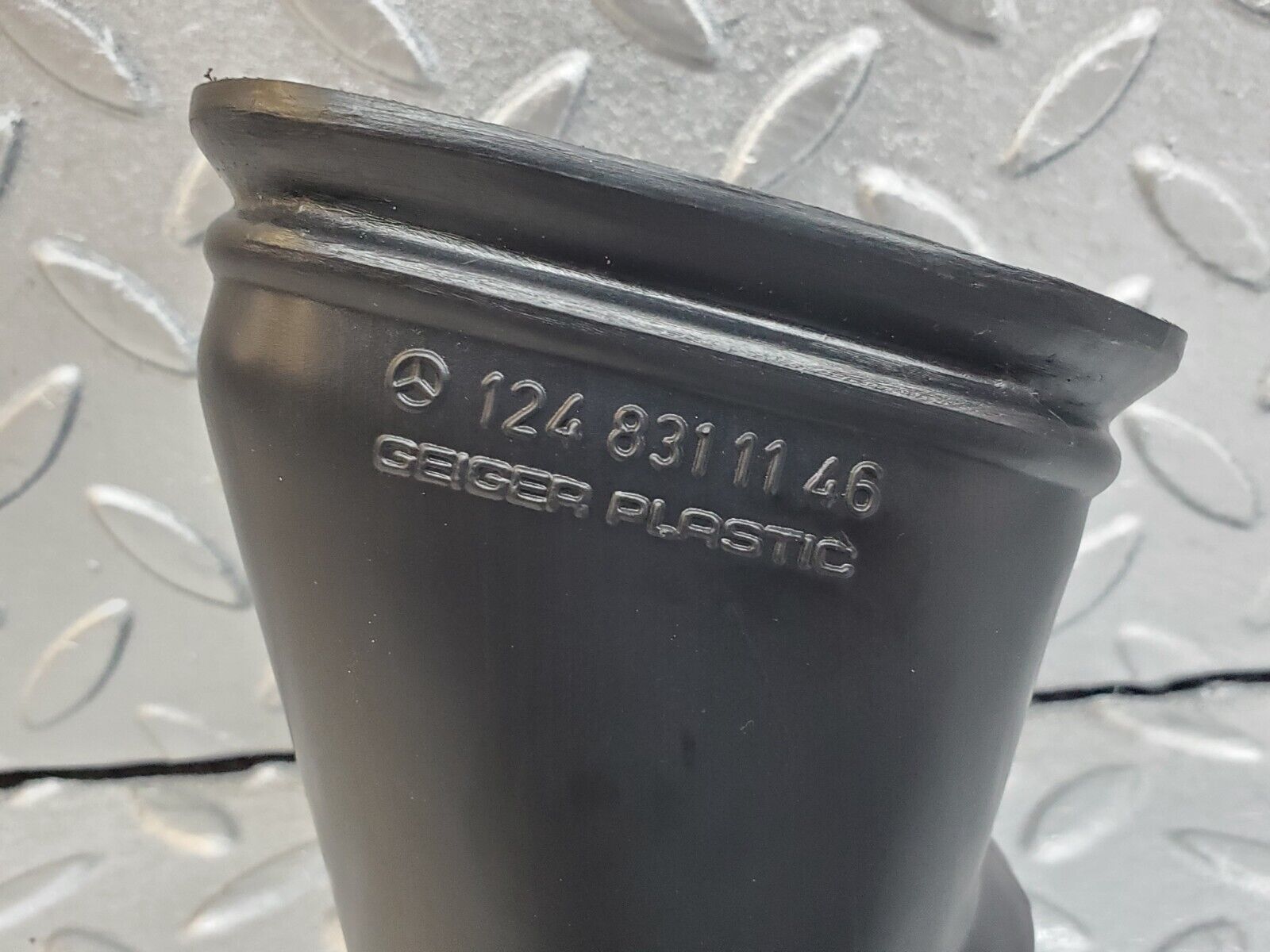 44725 Mercedes-Benz W124 220E Air Duct Left Side 1248311146