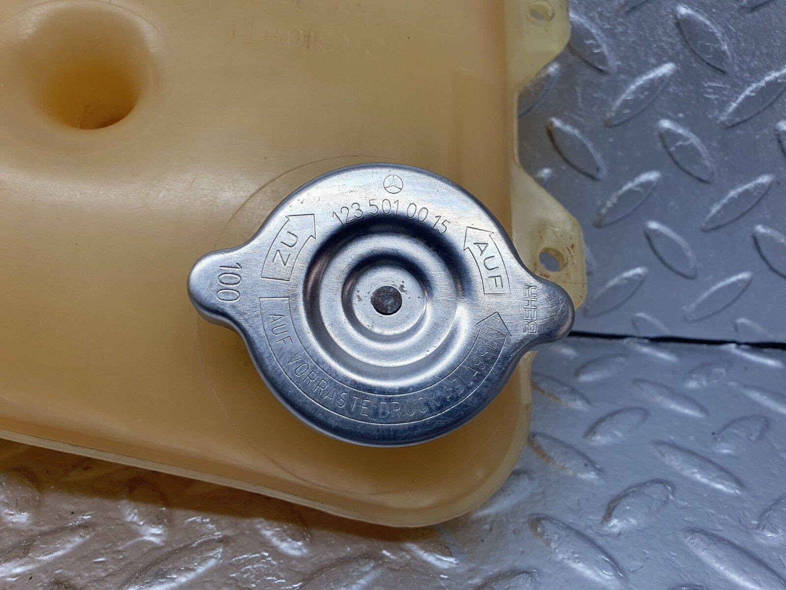 43595 Mercedes-Benz C126 380SEC Coupe Coolant Reservoir Tank Behr 1165000449 1235010015