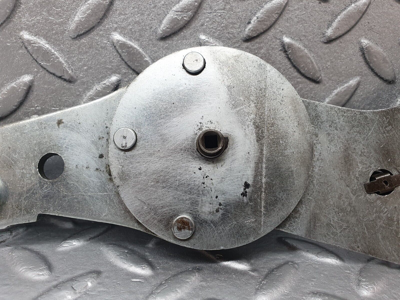 43331 Mercedes-Benz W108 280SE Front Right Seat Hinge Pair With Rod 0009106586 0009106485