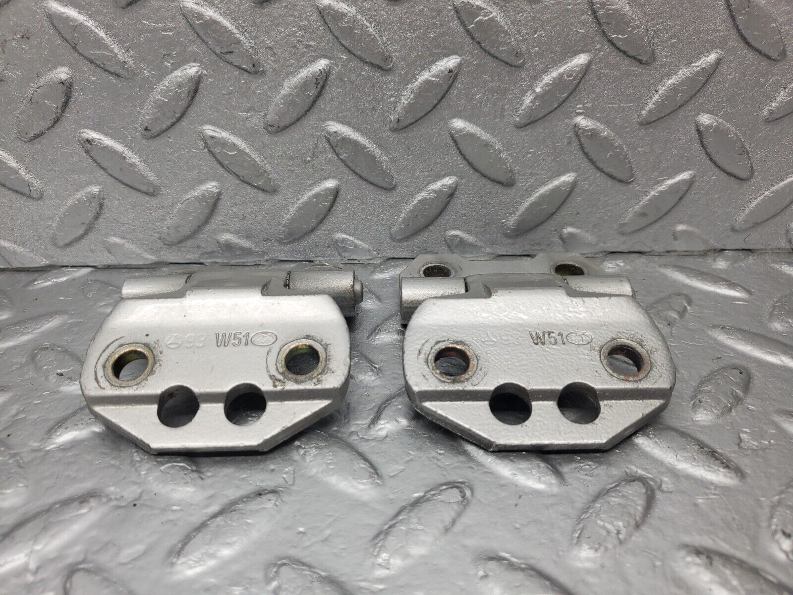 46143 Mercedes-Benz W124 Door Hinge Right Side