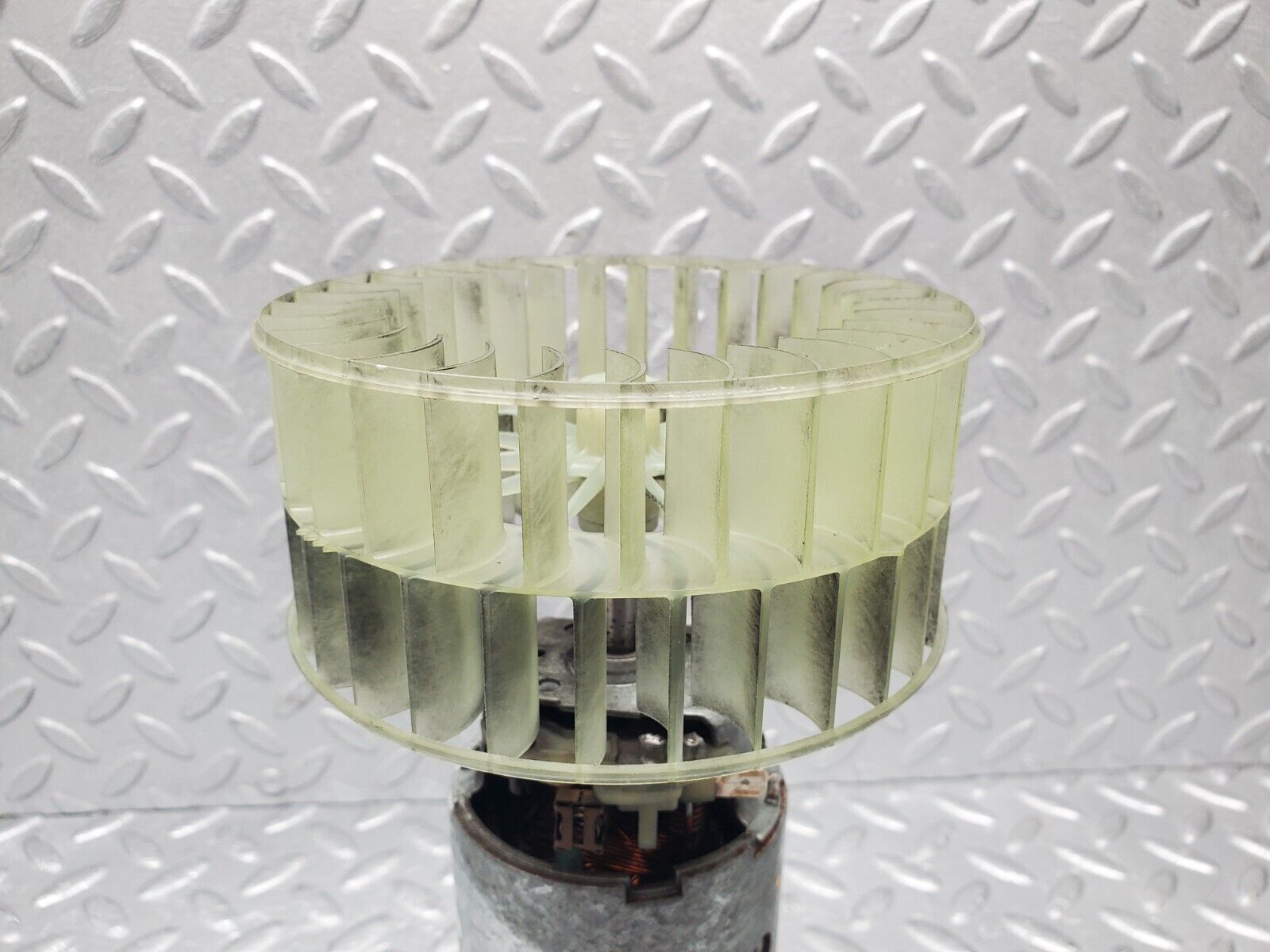 46773 Mercedes-Benz R129 320SL Coupe Heater Blower Motor Bosch 0130111190