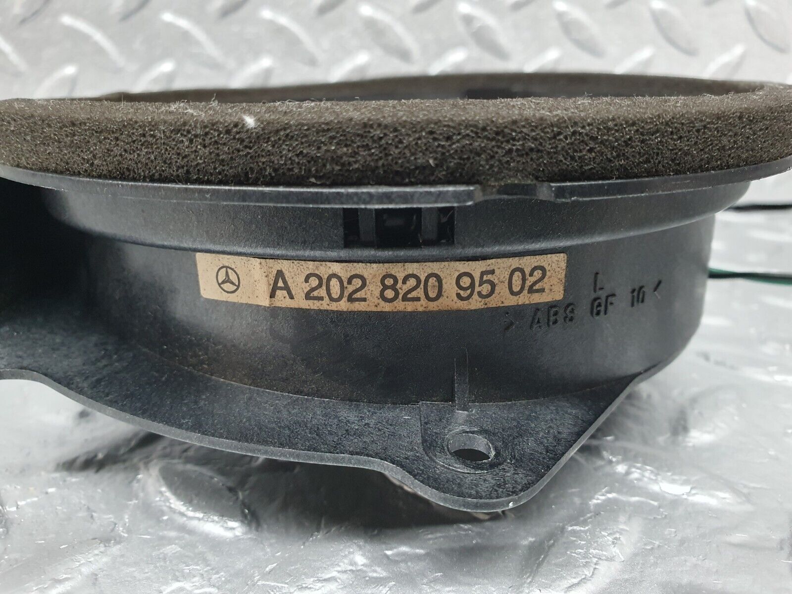 41809 Mercedes-Benz W202 C200 Front Door Loudspeaker Left 2028209502