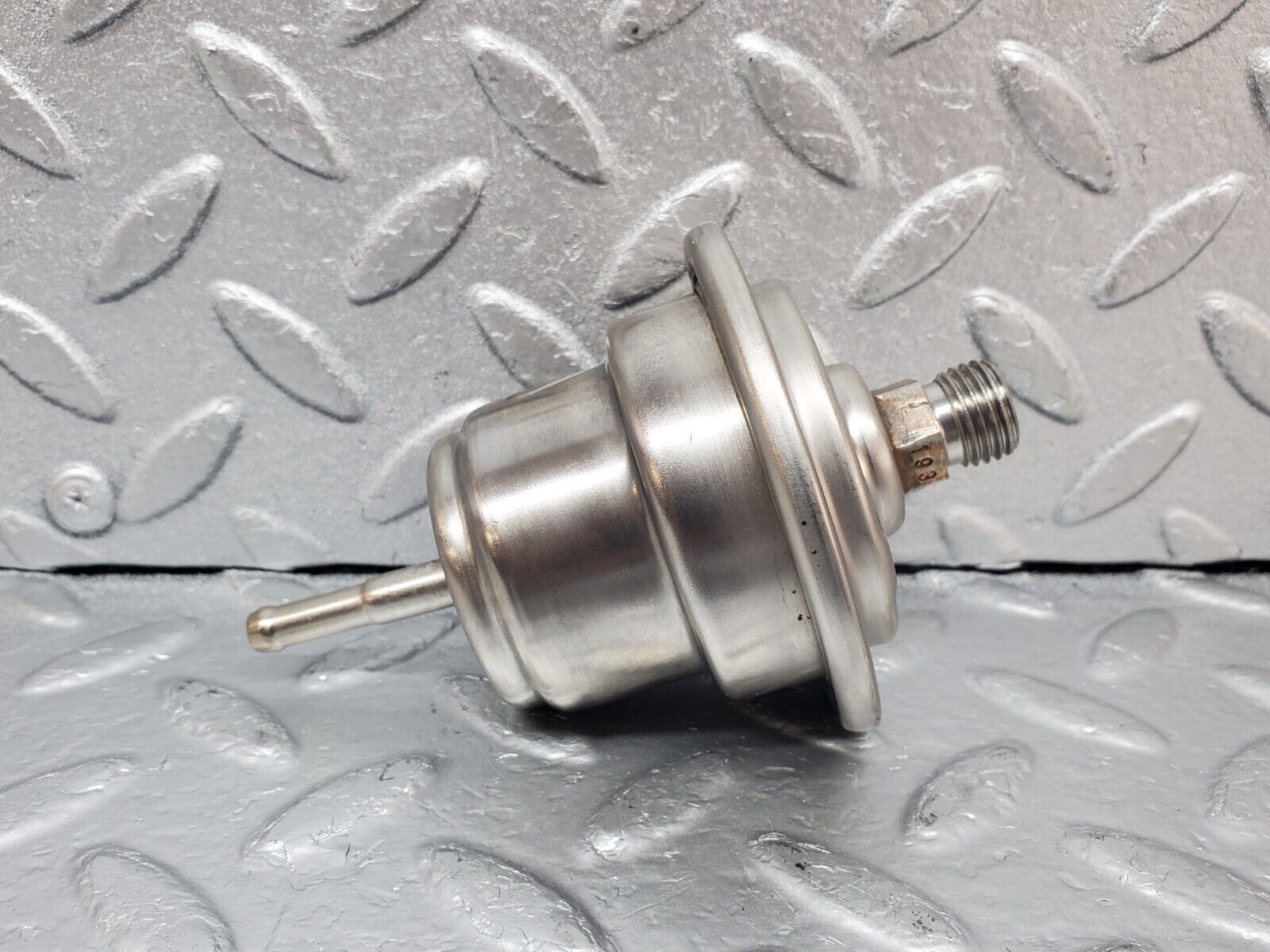 44287 Mercedes-Benz W123 280E Fuel Pressure Regulator 0004760621