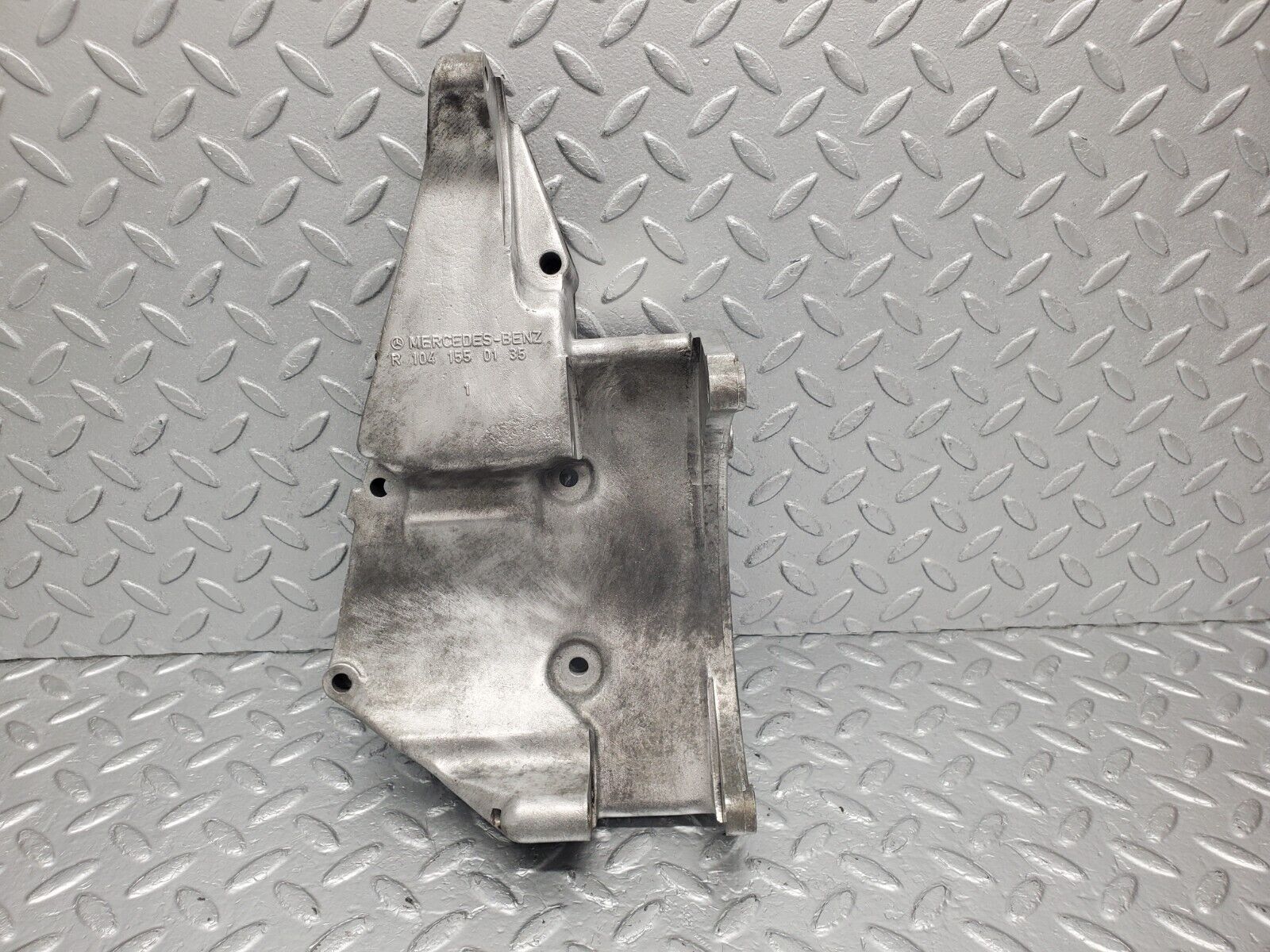 46161 Mercedes-Benz W124 280E Alternator Generator Bracket 1041550135