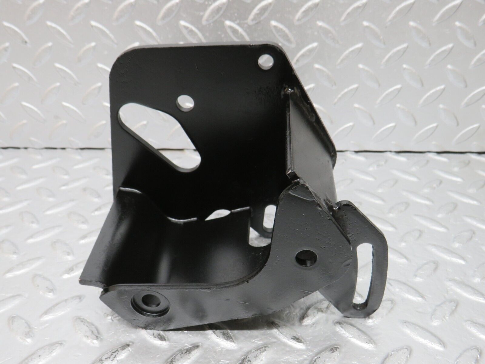 32816 Mercedes-Benz C107 R107 350 V8 Power Steering Pump Bracket