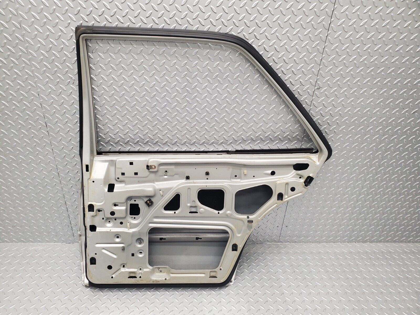 46123 Mercedes-Benz W124 Rear Right Door