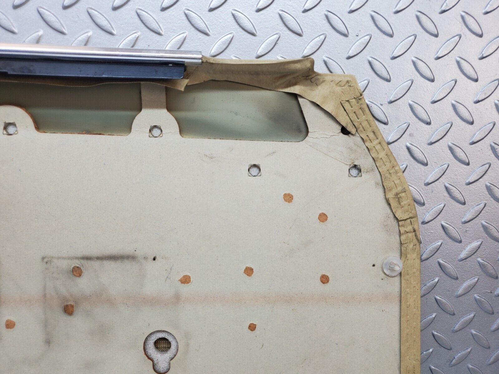 44377 Mercedes-Benz W123 280E Front Right Door Card Beige