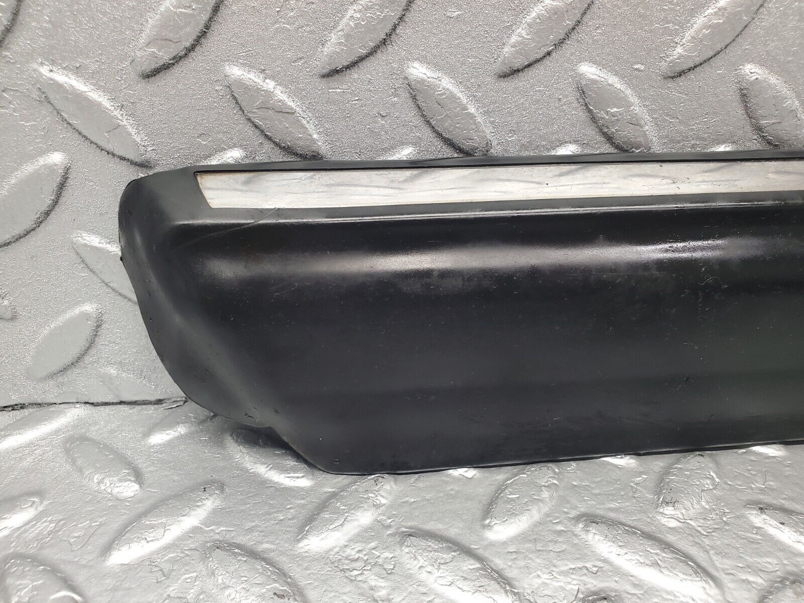 46423 Mercedes-Benz C123 280CE Coupe Front Left Fender Wing Lower Moulding Trim