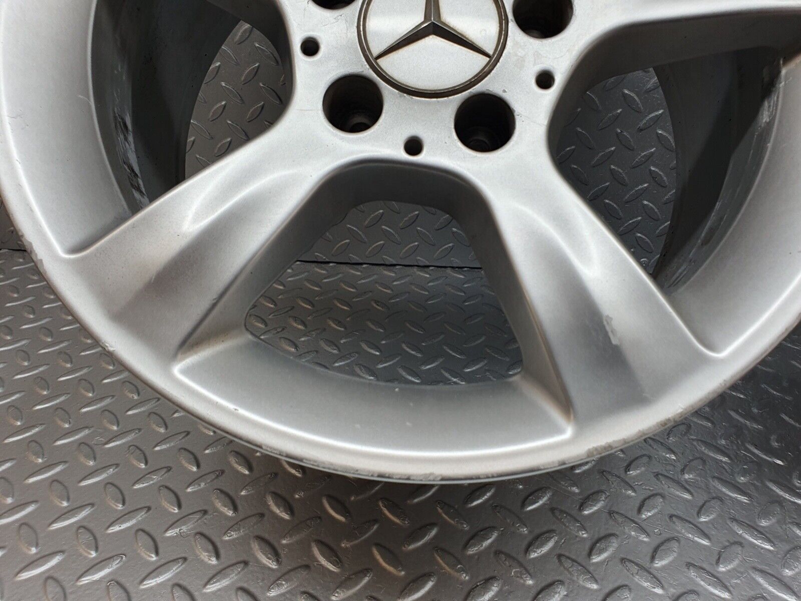 42020 Mercedes-Benz Alloy Wheel Set 7Jx16H2 8Jx16H2 ET31 ET32 2034012902