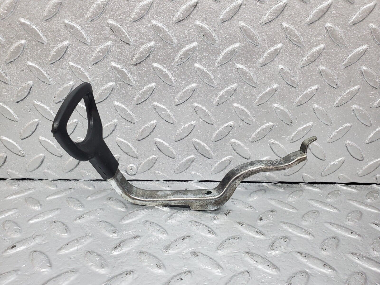 44413 Mercedes-Benz W123 280E Front Right Seat Side Height Adjust Handle