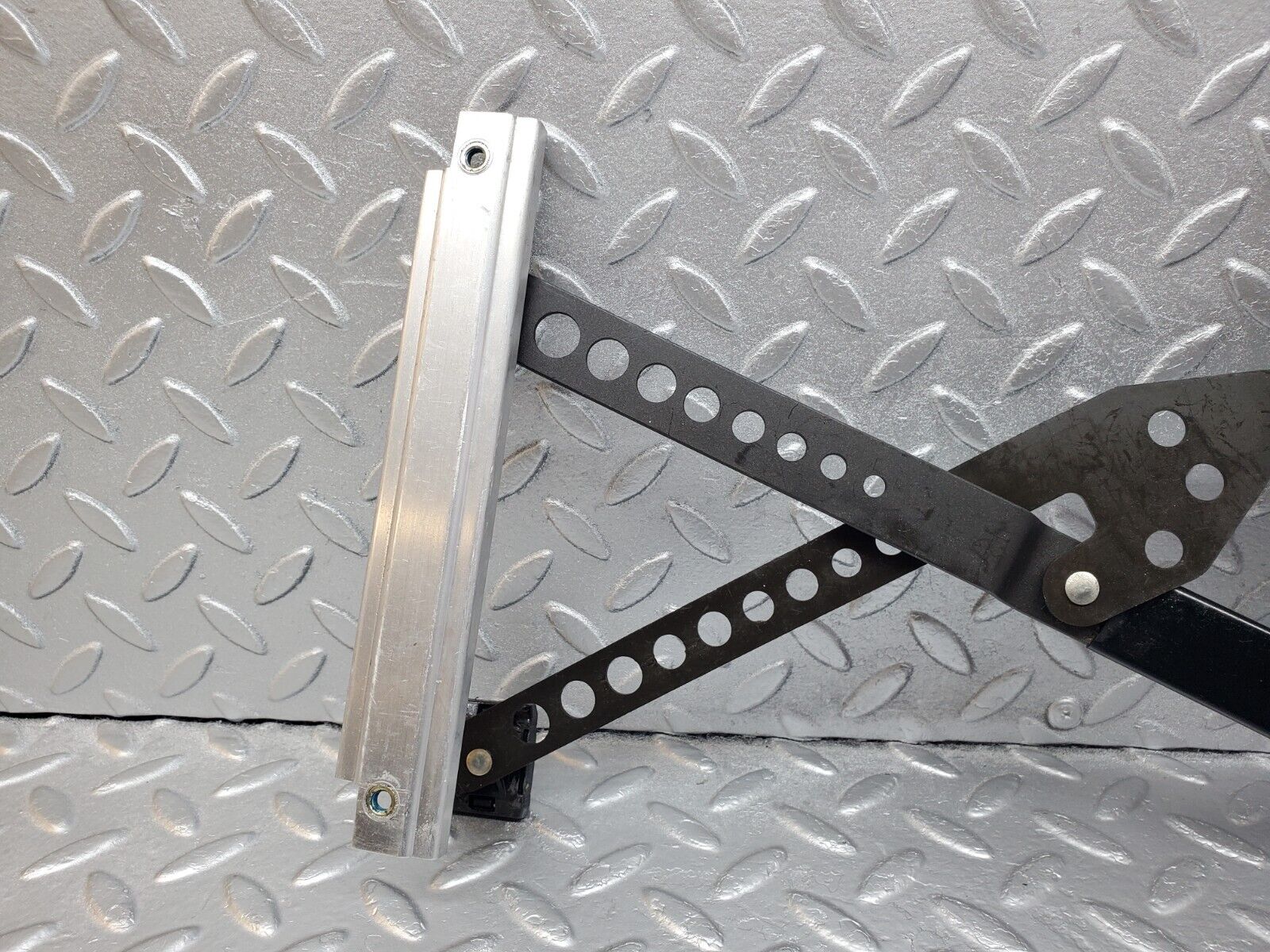 45713 Mercedes-Benz W126 420SE Front Left Power Window Regulator 13927