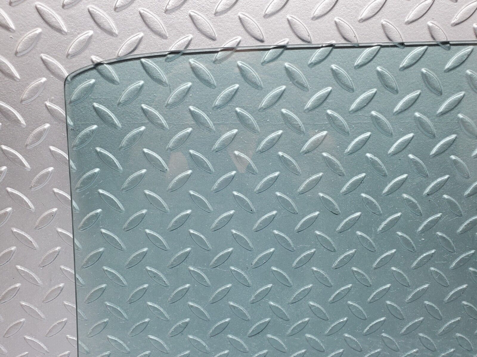 45799 Mercedes-Benz W126 420SE Rear Left Door Window Glass