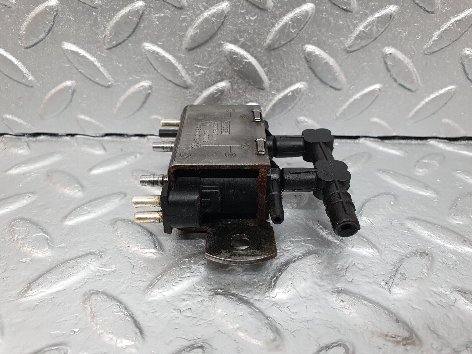 42166 Mercedes-Benz R129 320SL Coupe Solenoid Vacuum Valve 0025400097