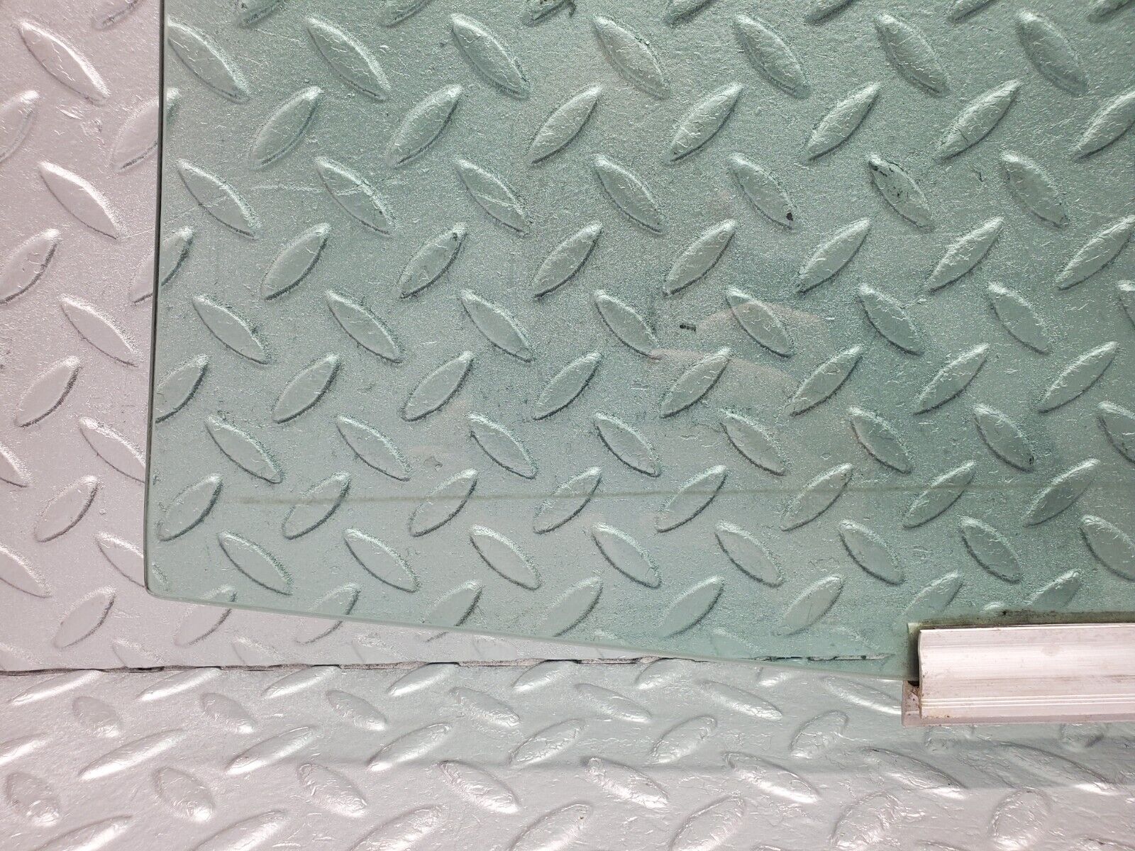 46248 Mercedes-Benz W124 280E Rear Right Door Window Glass