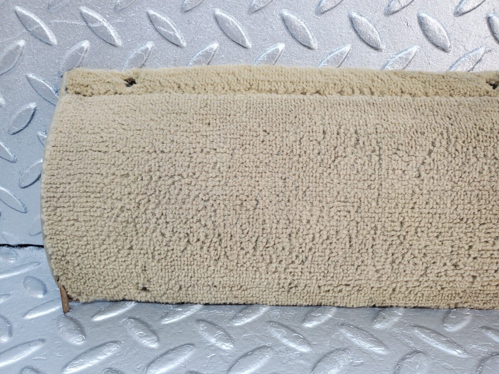 45697 Mercedes-Benz W126 420SE Front Left Door Sill Carpet Beige