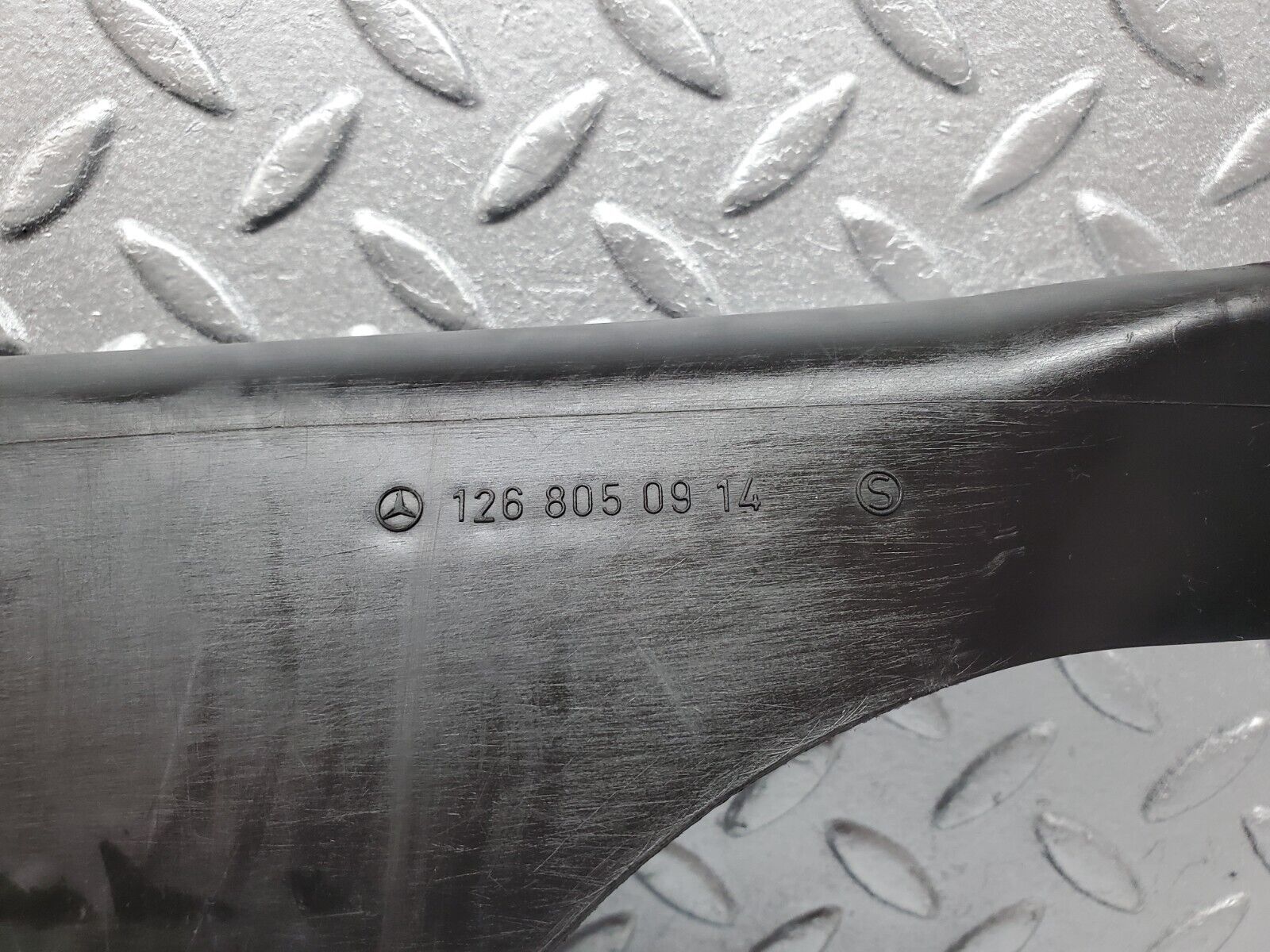 45630 Mercedes-Benz W126 420SE Vacuum Pump Housing Cover 1268050914