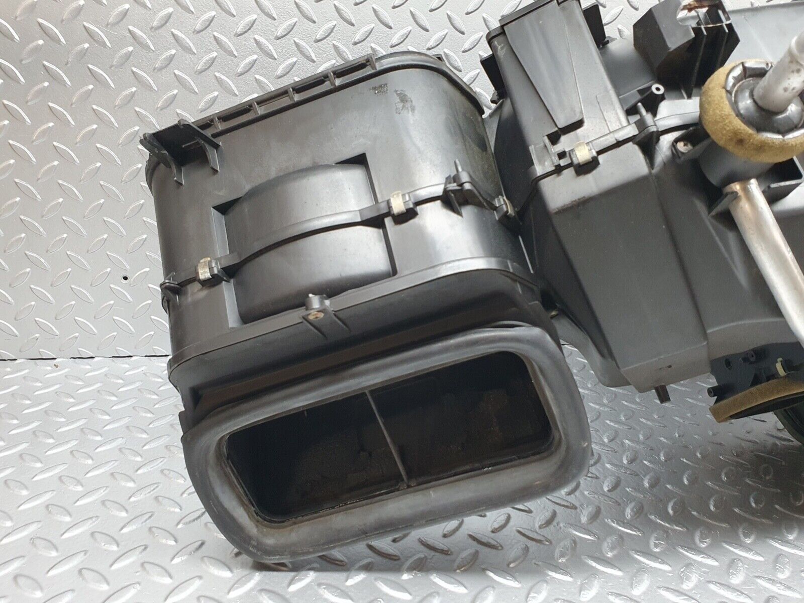 41995 Mercedes-Benz W202 C200 Heater Box Blower Housing Valeo 2028303962