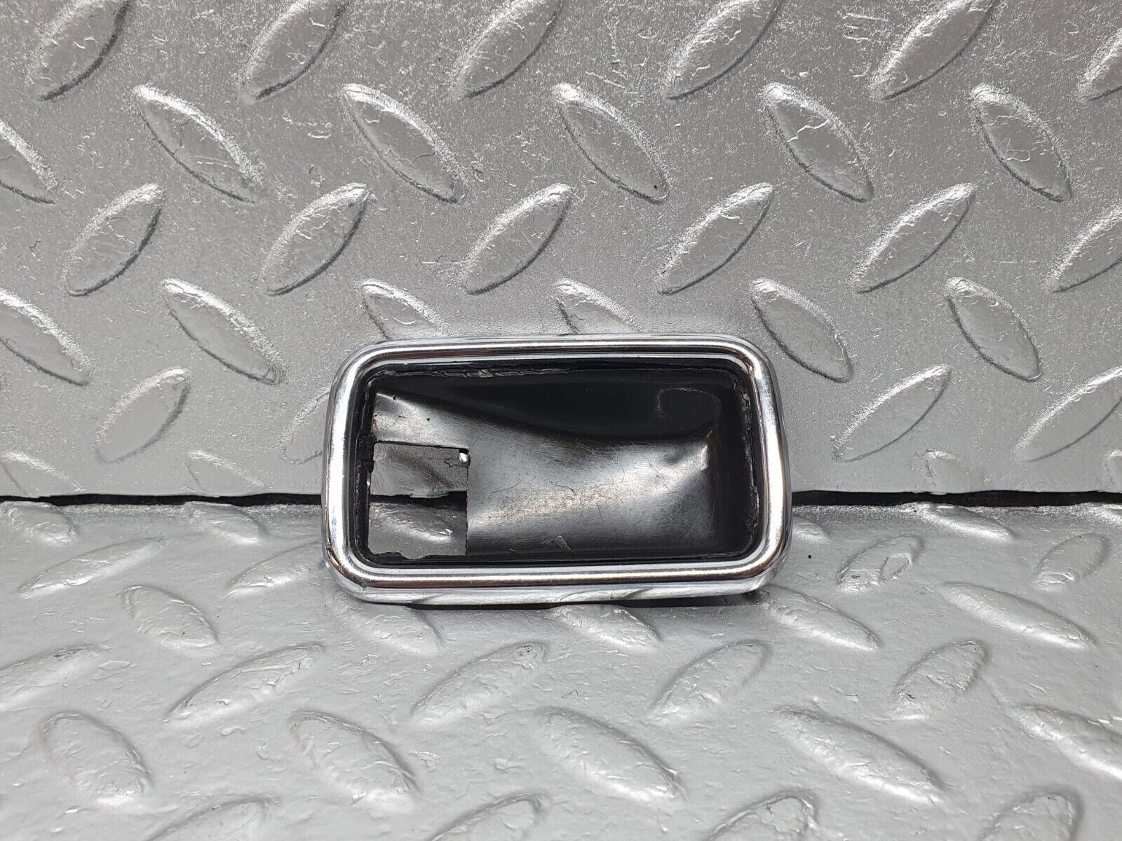 43107 Mercedes-Benz W108 280SE Chrome Frame For Door Opener Left 1087660511