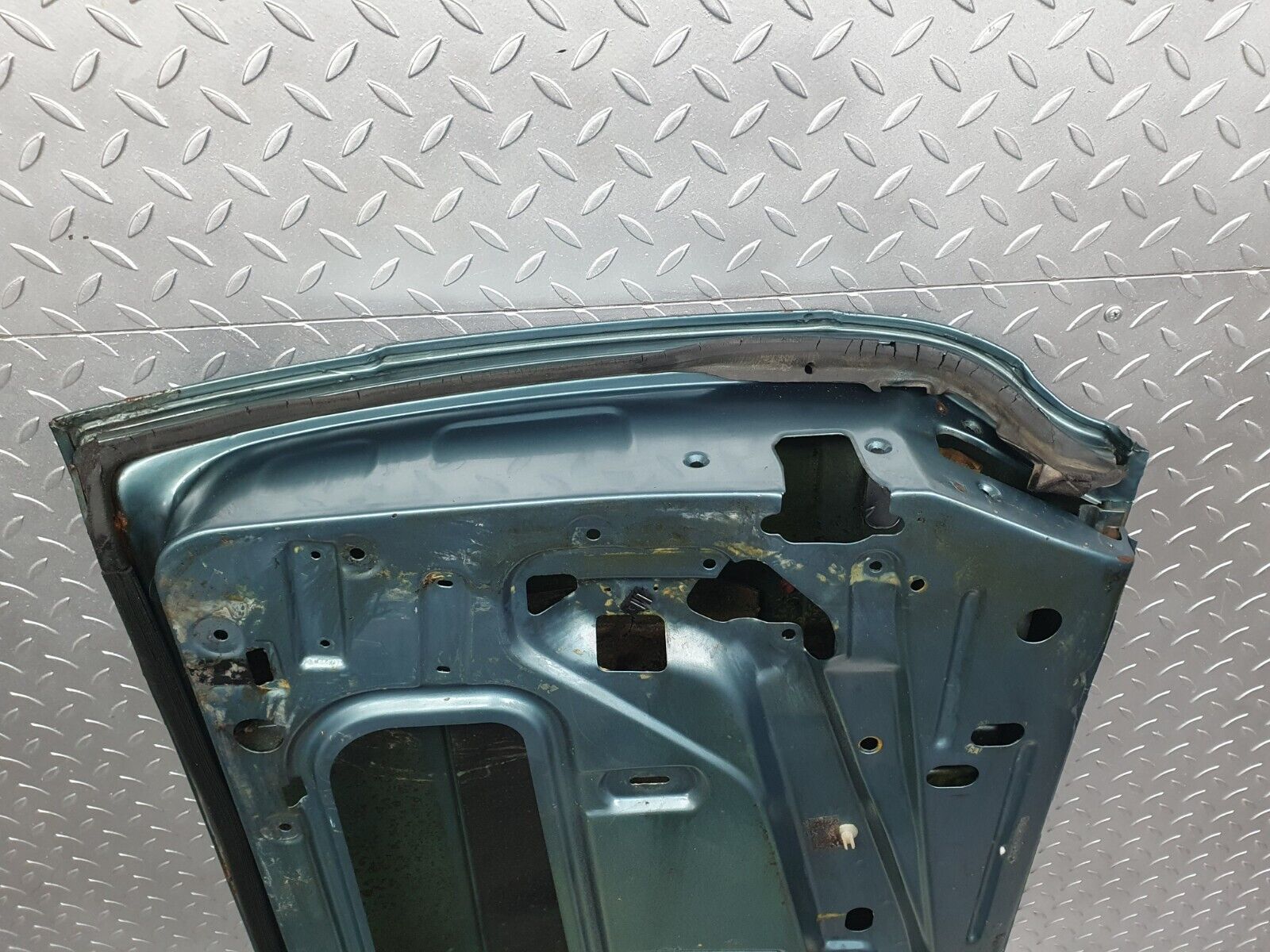 44056 Mercedes-Benz C123 230CE Coupe Left Door