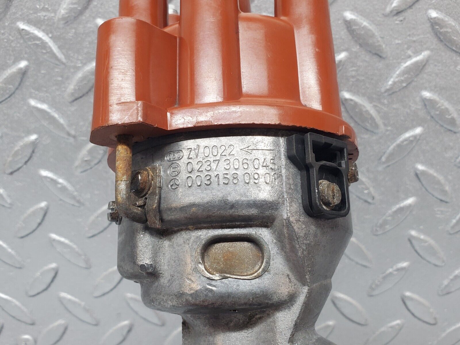 44302 Mercedes-Benz W123 280E Ignition Distributor Bosch 0237306045 0031580901