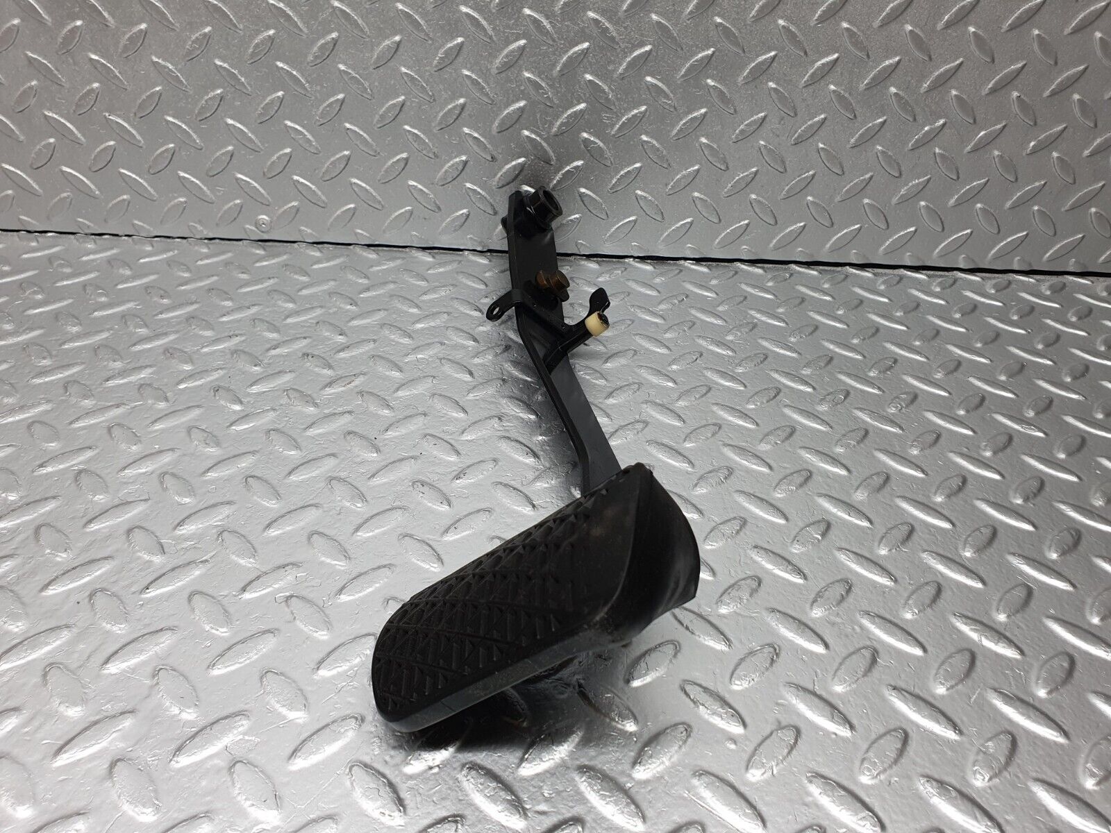 41967 Mercedes-Benz W202 C200 Brake Pedal With Rubber 1232910082