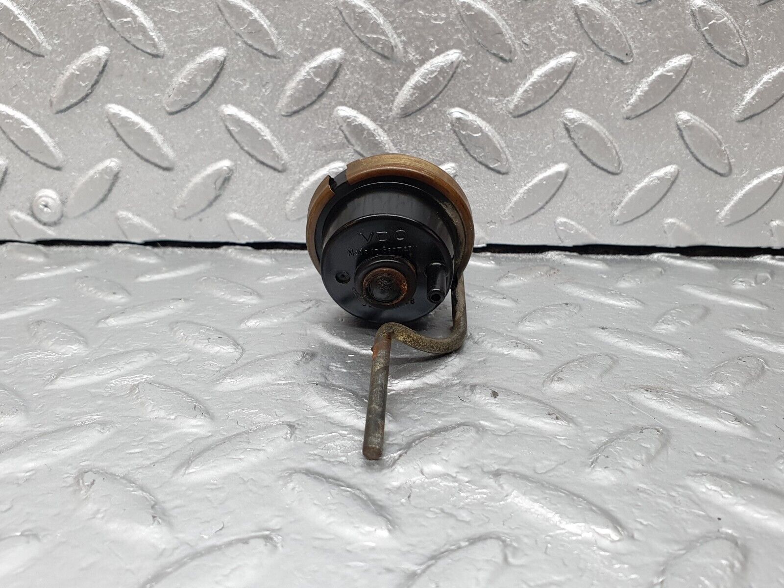 43126 Mercedes-Benz W108 280SE Fuel Tank Flap Cap Vacuum Actuator