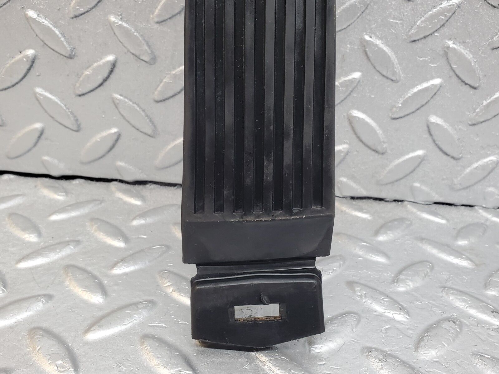 44722 Mercedes-Benz W124 220E Accelerator Pedal With Rubber 1233010082 1263000504
