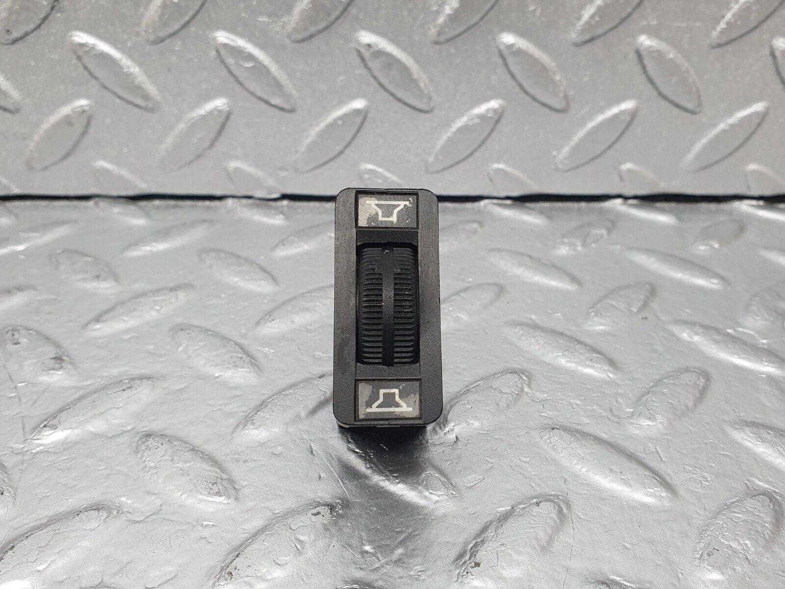 43654 Mercedes-Benz C126 380SEC Coupe Speaker Volume Control Switch