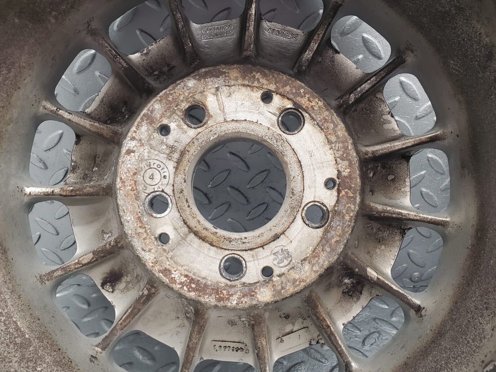 46812 Mercedes-Benz Alloy Wheel Set Mexican Hat 6Jx14H2 ET30 1084000902