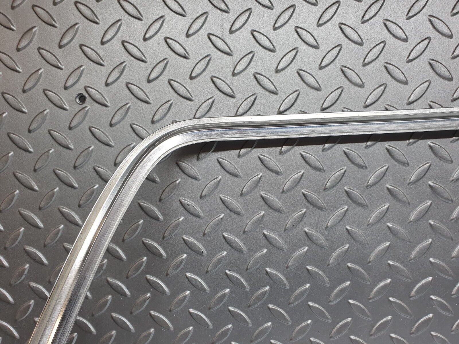 44102 Mercedes-Benz C123 230CE Coupe Rear Windscreen Chrome Frame